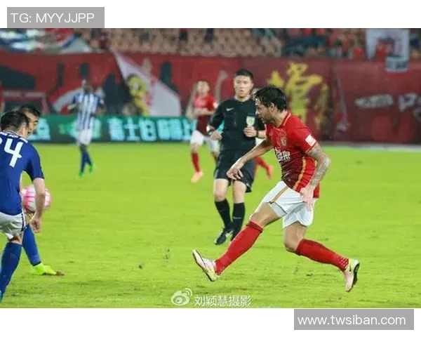 恒大与建业激战成平局赛场精彩瞬间回顾与分析